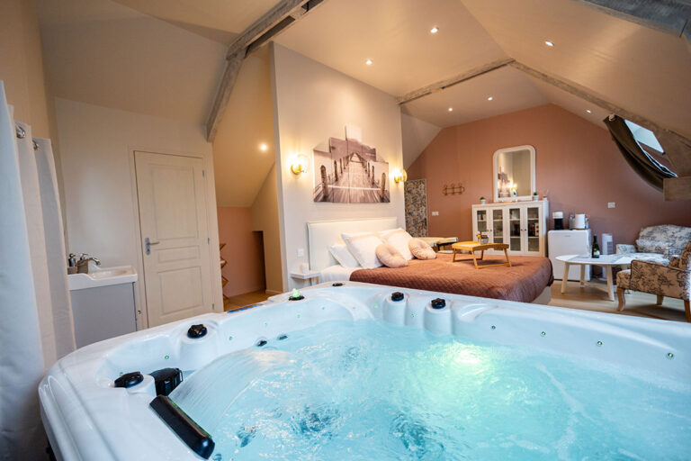Chambre romantique le Cocon en Normandie avec son jacuzzi privatif